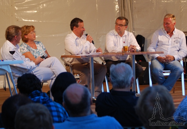 03-moderuje martin komarek.jpg
